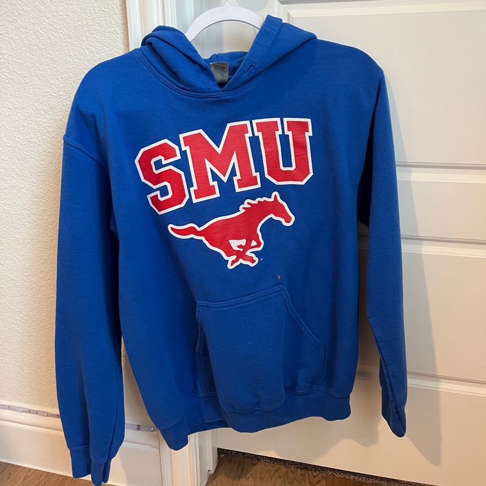 SMU hoodie size S - small stain, but other than that its in great condition!💙❤️